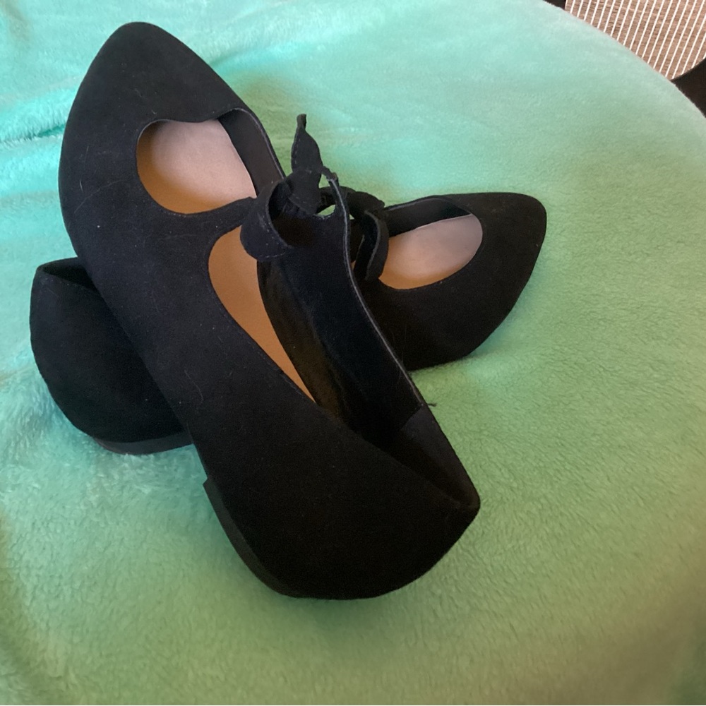 Torrid black Mary Jane style flats w bow detail on strap, size 9